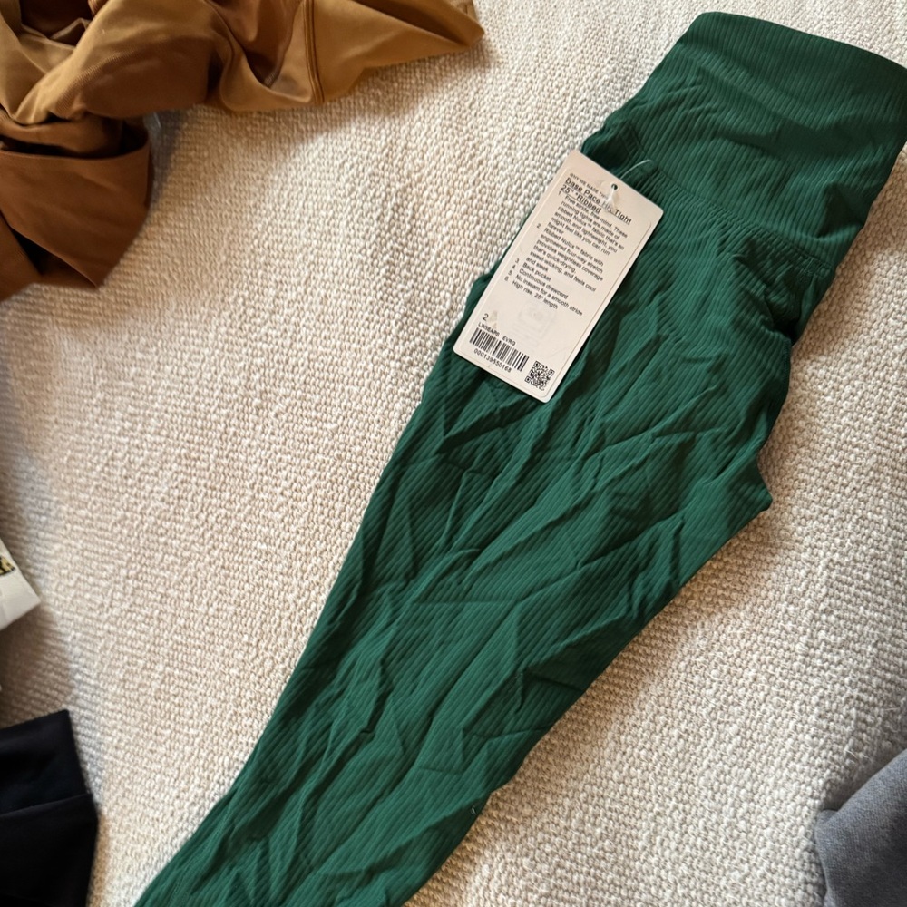 LULULEMON. Base Pace HR Tight 25’’ Ribbed. Size 2.